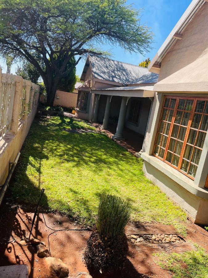 Azalea Bnb Kuruman Zewnętrze zdjęcie